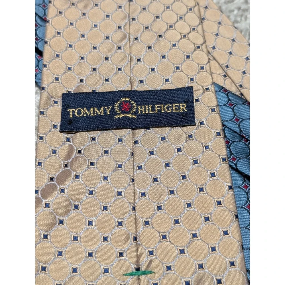 Tommy Hilfiger Men's Neck Tie Beige Geometric 100%‎ Silk Made in USA